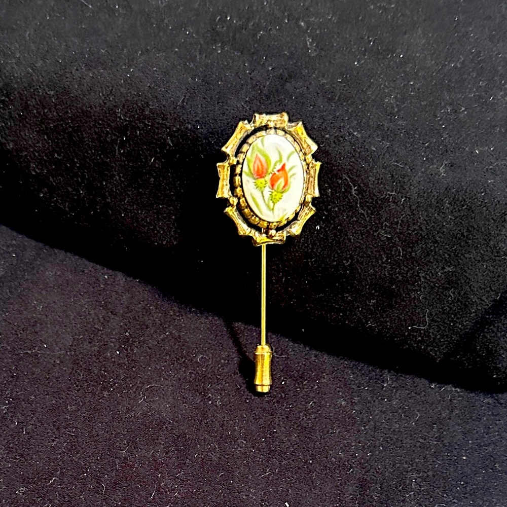 Porcelain cameo brooch gold vintage